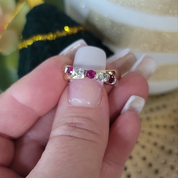 White and yellow gold Ruby and Diamond criss-cross band size 6. - Picture 3 of 7
